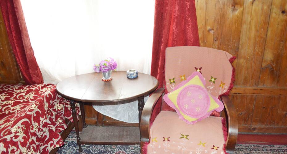 New Life Houseboat Dal Lake, Srinagar 3